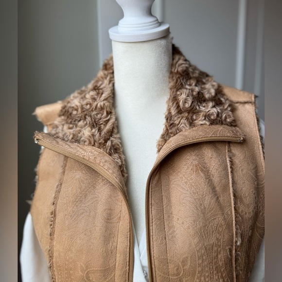 Vintage VOCAL WOMEN'S FLORAL EMBROIDERED FAUX FUR/SUEDE VEST - Picture 6 of 6